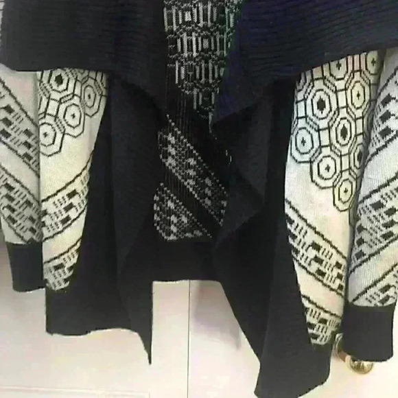 Staring at  Stars Intarsia Aztec Drape Cardigan - Picture 4 of 11